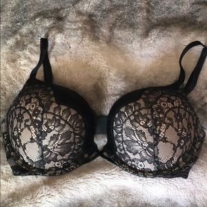 Victoria’s Secret bombshell plunge bra